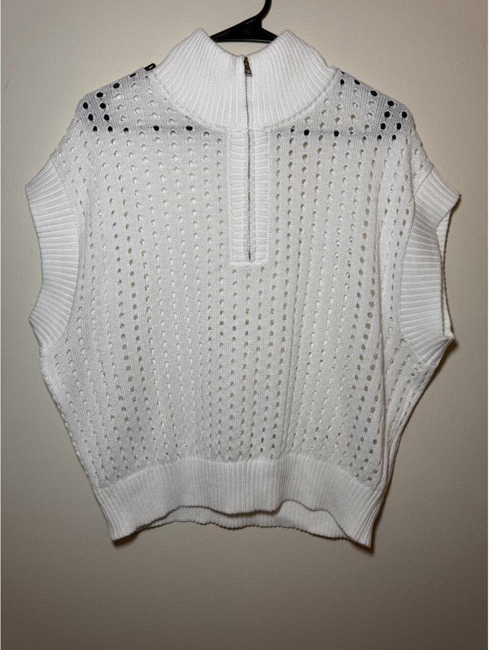White knit sweater with zipper detail and perforated texture #knitwear #textured